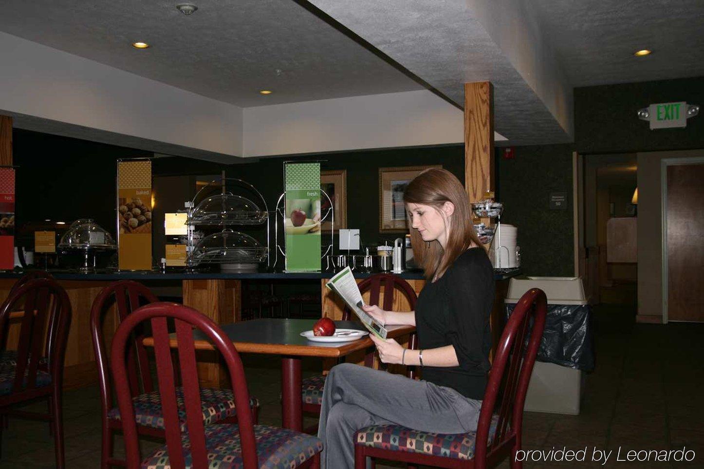 Hampton Inn Helena Restaurant photo